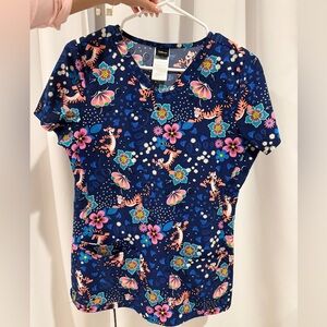 Cherokee Tooniforms Disney Tigger Navy Floral Print Scrub Top: Size Small